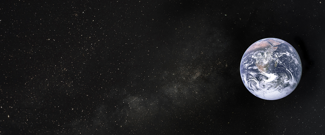 Montage aus NASA – Erde von Apollo 17 aus gesehen und Unsplash (und Unsplash (Universium) Montage aus NASA – Erde von Apollo 17 aus gesehen und Unsplash (und Unsplash (Universium)