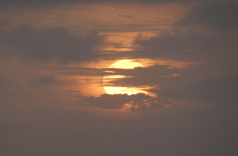 Photo: Sun in smog clouds