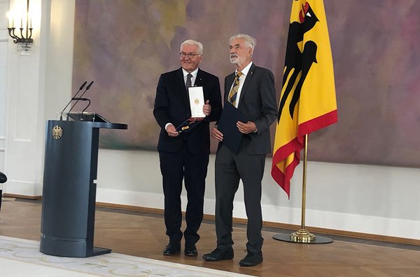 Photo: Award of the Order of Merit of the Federal Republic of Germany by the Federal President Dr. Frank-Walter Steinmeier to Prof. Dr. Klaus Hasselman