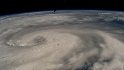 Hurrikan Helene, sichtbar von der Internationalen Raumstation als ein Wolkenwirbel