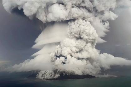 Photo eruption of volcano Hunga Tonga-Hunga Ha'apai 