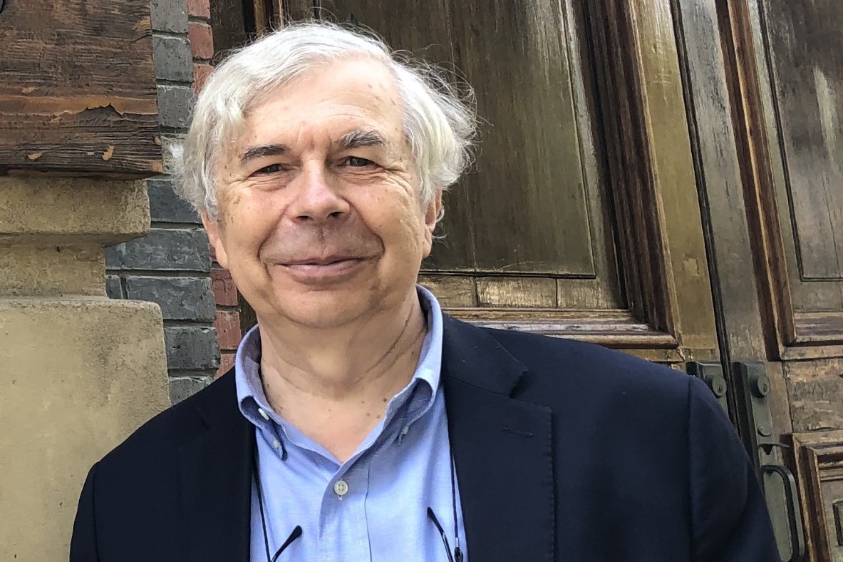 Prof. Guy Brasseur in front of the historical museum of the meteorological service in Shanghai (Photo: private)