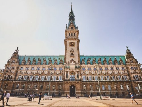 Front view of Hamburg City Hall